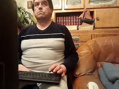 Snapshot of sympatrique chatting on 12-28-24, 06:40 sympatrique online show from 12-28-24, 06:40