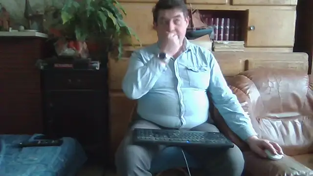 Snapshot of sympatrique chatting on 02-12-25, 12:22 sympatrique online show from 02-12-25, 12:22