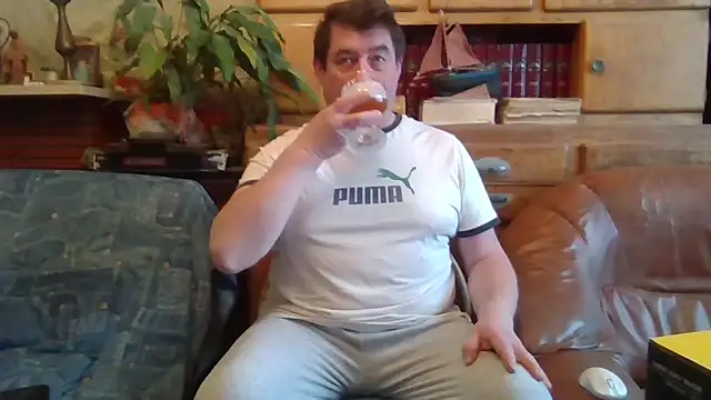 Snapshot of sympatrique chatting on 02-22-25, 11:46 sympatrique online show from 02-22-25, 11:46