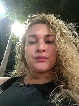 Sara smiiith211 online show from 12-20-25, 12:07