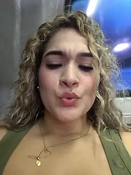 Sara smiiith211 online show from 01-08-26, 11:29