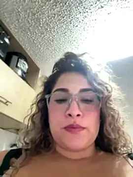 Sara smiiith211 online show from 04-23-26, 03:14