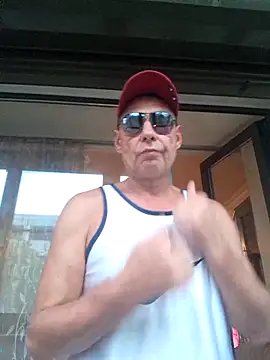 Snapshot of de_markko chatting on 10-17-25, 02:41 de markko online show from 10-17-25, 02:41