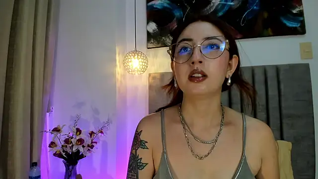 Emilywatsonn online show from 10-22-25, 12:33