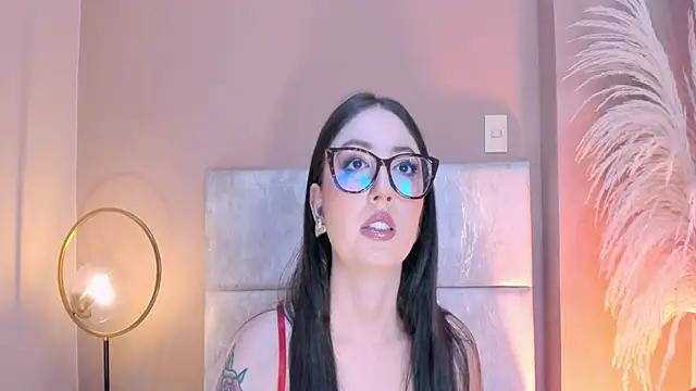 Emilywatsonn online show from 06-10-26, 10:41