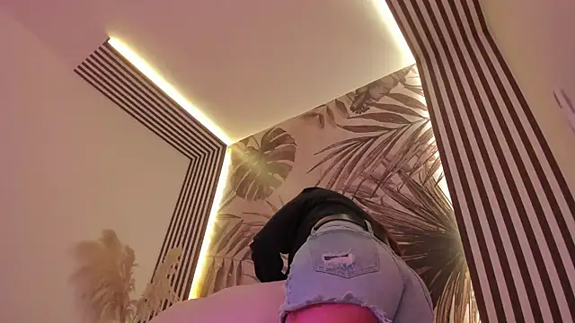 Samaantha-White online show from 04-15-26, 11:39