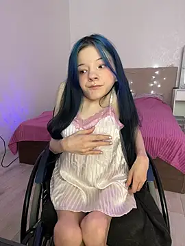 MiniSophiaa online show from 02-10-26, 07:56