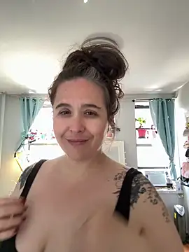 Snapshot of sylviahhh chatting on 05-22-26, 03:06 sylviahhh online show from 05-22-26, 03:06