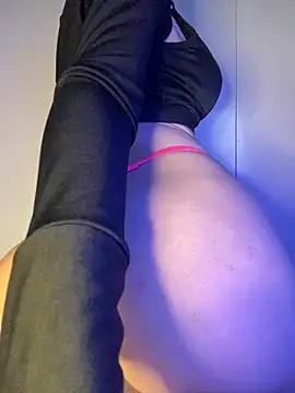 Snapshot of Beca-Kevin chatting on 11-15-25, 06:48 Beca-Kevin online show from 11-15-25, 06:48