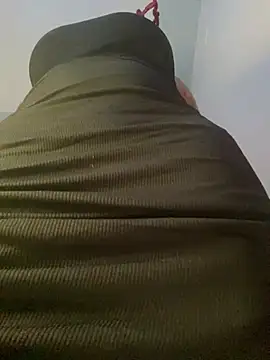 Snapshot of Cherrytowild chatting on 03-19-25, 07:29 Cherrytowild online show from 03-19-25, 07:29