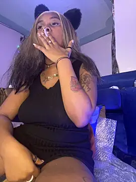 Snapshot of Cherrytowild chatting on 10-23-25, 06:34 Cherrytowild online show from 10-23-25, 06:34