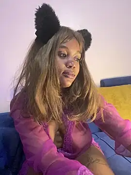 Snapshot of Cherrytowild chatting on 10-27-25, 08:24 Cherrytowild online show from 10-27-25, 08:24