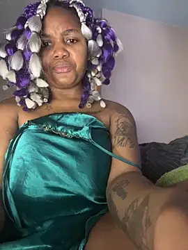 Snapshot of Cherrytowild chatting on 02-13-26, 07:59 Cherrytowild online show from 02-13-26, 07:59