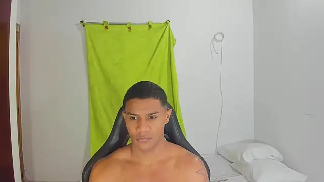 Snapshot of corzoethan chatting on 04-27-26, 03:32 corzoethan online show from 04-27-26, 03:32