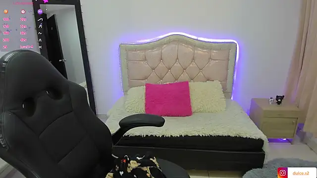 Snapshot of baby_love03 chatting on 05-21-26, 01:34 baby love03 online show from 05-21-26, 01:34