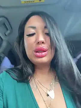 Snapshot of RuslanaXX chatting on 05-10-26, 07:35 RuslanaXX online show from 05-10-26, 07:35