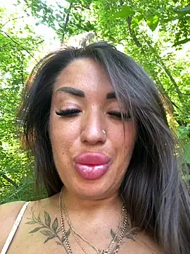 Snapshot of RuslanaXX chatting on 06-17-26, 04:48 RuslanaXX online show from 06-17-26, 04:48