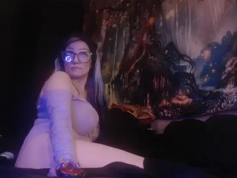 Snapshot of HighCityHoney chatting on 01-22-25, 06:31 HighCityHoney online show from 01-22-25, 06:31