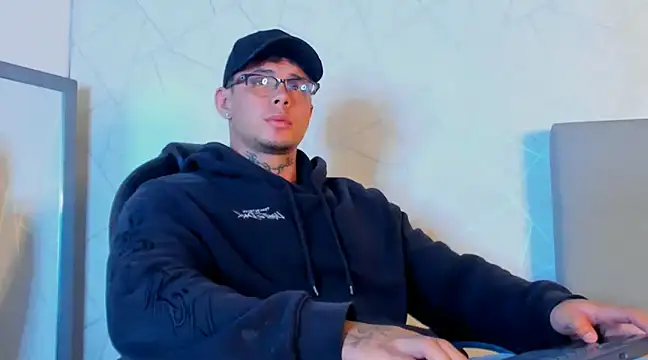 NoahhBrown online show from 02-10-25, 03:03