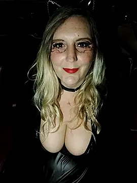 BecciDeluxe online show from 10-31-25, 08:54