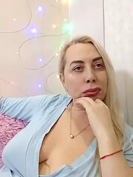 Snapshot of HotJanet chatting on 01-09-25, 06:36 HotJanet online show from 01-09-25, 06:36