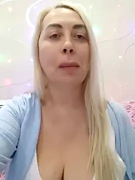 Snapshot of HotJanet chatting on 01-13-25, 06:27 HotJanet online show from 01-13-25, 06:27