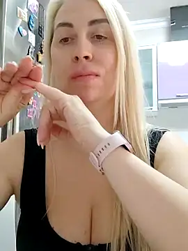 Snapshot of HotJanet chatting on 03-17-25, 11:53 HotJanet online show from 03-17-25, 11:53