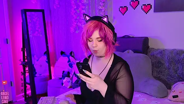 Angel-Lewd-Cake online show from 06-11-26, 12:54