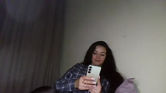 Snapshot of Linusya chatting on 11-25-25, 06:19 Linusya online show from 11-25-25, 06:19