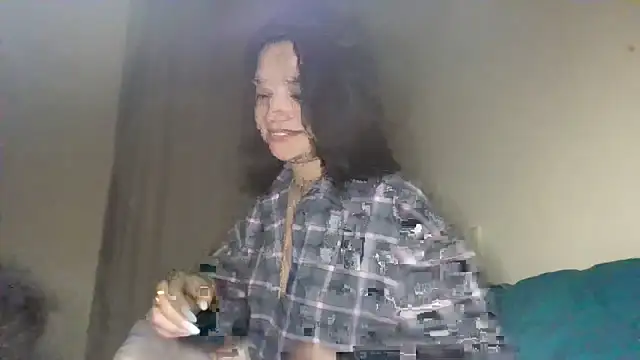 Snapshot of Linusya chatting on 12-03-25, 06:17 Linusya online show from 12-03-25, 06:17