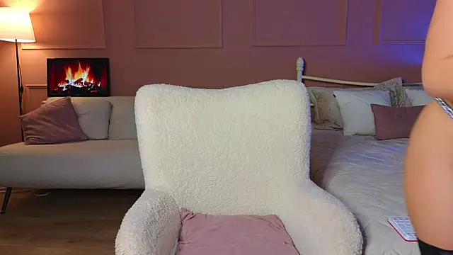 Snapshot of Lina-hill chatting on 02-23-25, 05:50 Lina-hill online show from 02-23-25, 05:50