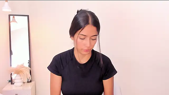 Snapshot of your_khloe chatting on 04-29-26, 01:15 your khloe online show from 04-29-26, 01:15