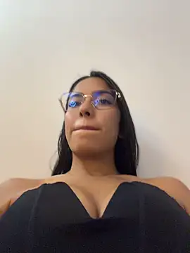 Snapshot of your_khloe chatting on 05-06-26, 01:27 your khloe online show from 05-06-26, 01:27