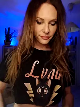 Snapshot of Luna_Kitanna chatting on 09-09-25, 08:08 Luna Kitanna online show from 09-09-25, 08:08