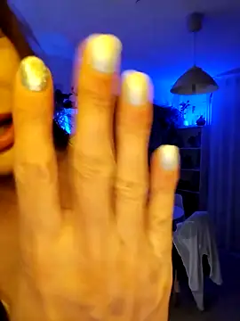 Luna Kitanna online show from 04-18-26, 07:58