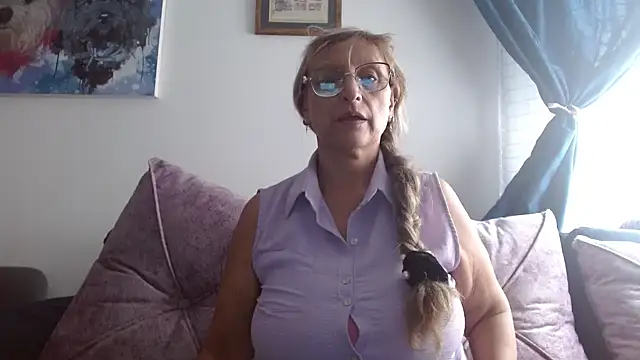 Lilly macflyy online show from 05-20-26, 07:42