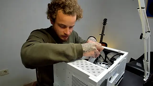 layneinchains online show from 12-20-25, 10:55