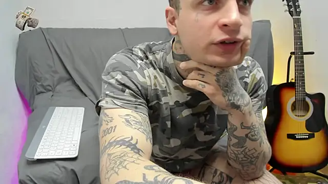 Snapshot of layneinchains chatting on 02-08-26, 07:56 layneinchains online show from 02-08-26, 07:56