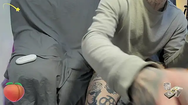 Snapshot of layneinchains chatting on 02-15-26, 08:02 layneinchains online show from 02-15-26, 08:02