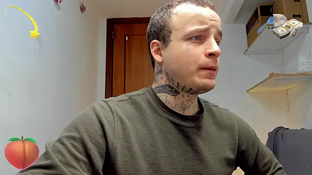 Snapshot of layneinchains chatting on 03-06-26, 10:23 layneinchains online show from 03-06-26, 10:23