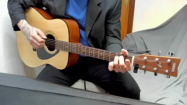 Snapshot of layneinchains chatting on 03-13-26, 07:09 layneinchains online show from 03-13-26, 07:09