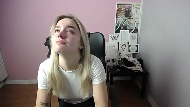 Snapshot of viktoria_lovely chatting on 12-03-24, 07:10 viktoria lovely online show from 12-03-24, 07:10