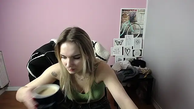 Snapshot of viktoria_lovely chatting on 03-03-25, 11:11 viktoria lovely online show from 03-03-25, 11:11