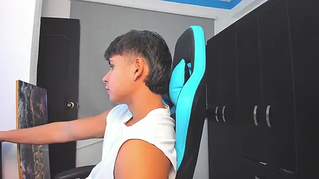 Bray Kevin online show from 11-08-25, 01:39