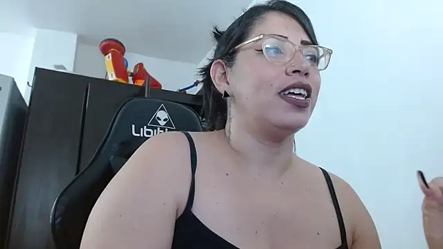 natashasmithe online show from 02-22-25, 03:34