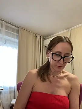 Snapshot of LauraDavis chatting on 06-05-26, 04:35 LauraDavis online show from 06-05-26, 04:35