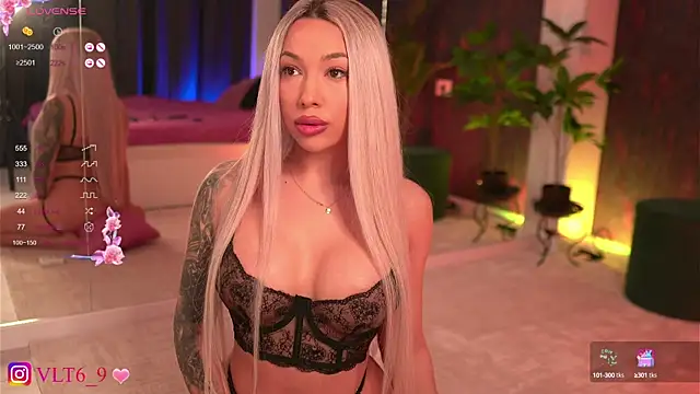 Snapshot of violettabunny03 chatting on 02-19-25, 10:53 violettabunny03 online show from 02-19-25, 10:53