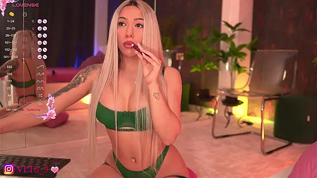 Snapshot of violettabunny03 chatting on 02-25-25, 10:39 violettabunny03 online show from 02-25-25, 10:39