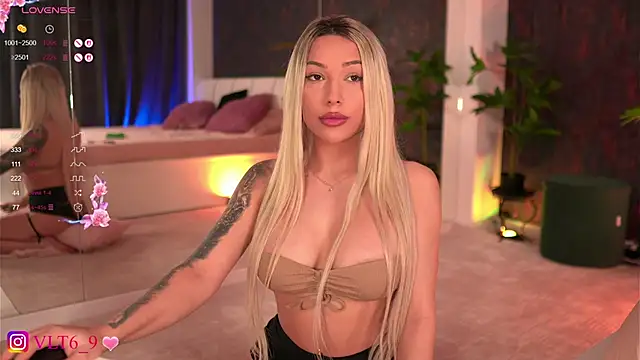 Snapshot of violettabunny03 chatting on 03-22-25, 12:06 violettabunny03 online show from 03-22-25, 12:06