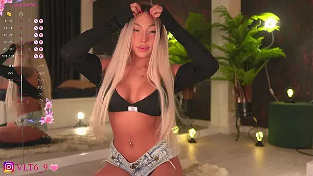 Snapshot of violettabunny03 chatting on 11-20-25, 11:48 violettabunny03 online show from 11-20-25, 11:48